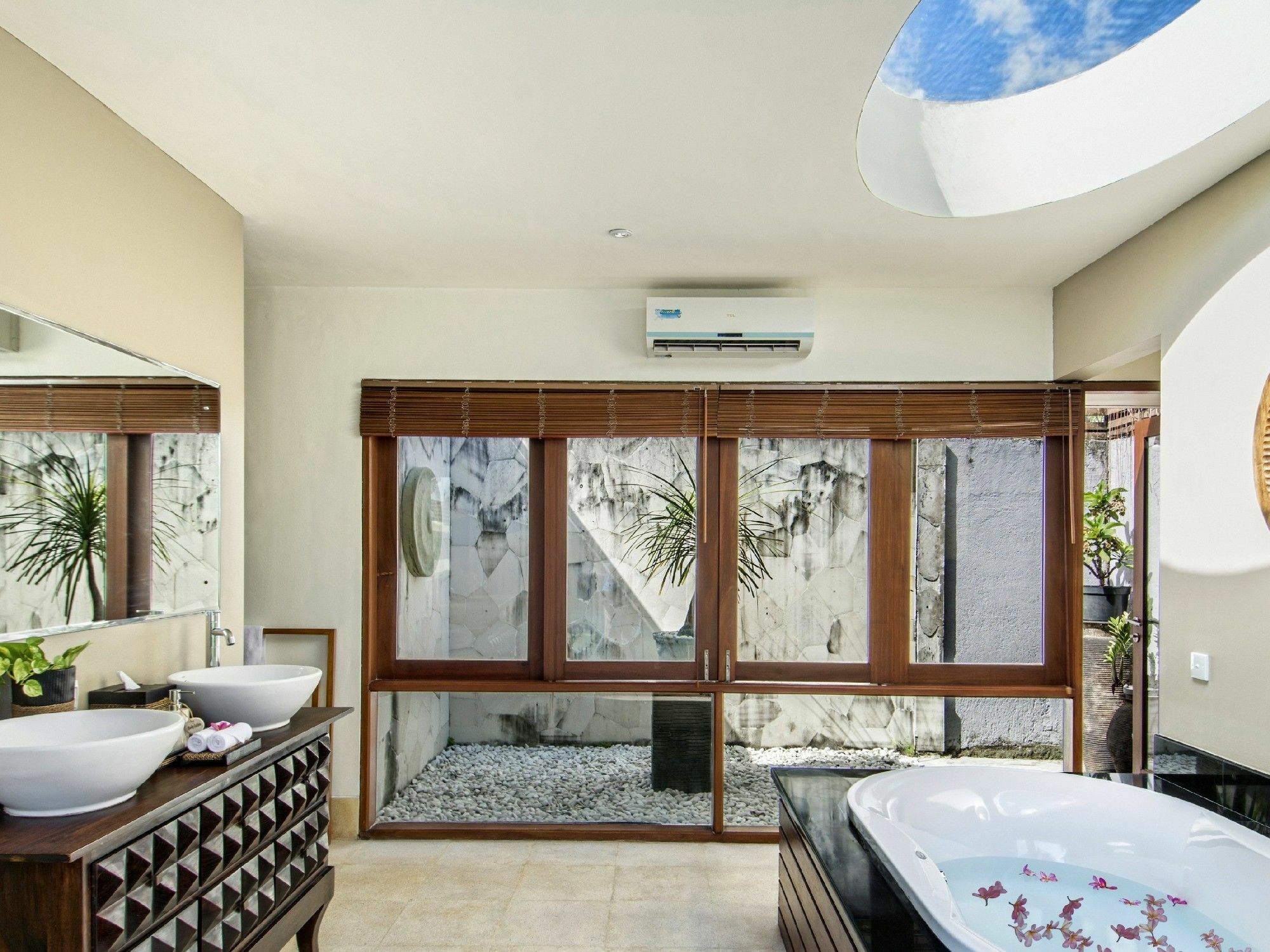 M Bali Seminyak (Bali)